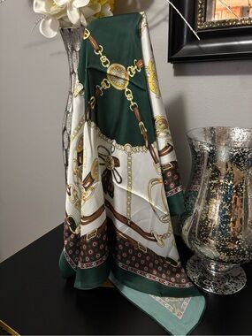 Green & White Chain Print Silk Feel Scarf